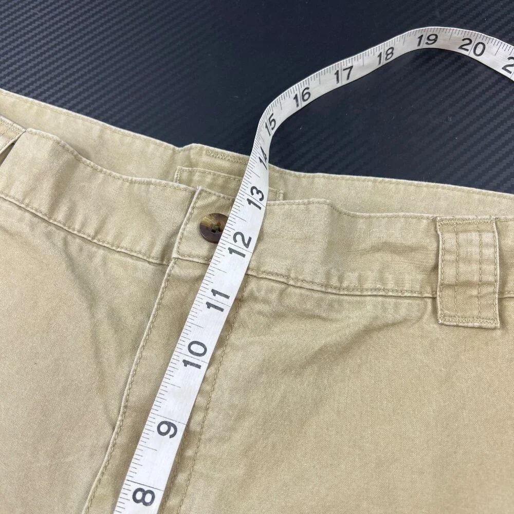 L.L. Bean Mens Comfort Waist Cargo Shorts Size 42 Beige Hiking Casual Outdoor